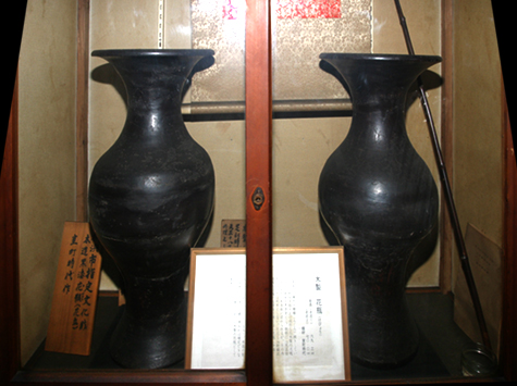 木造 黒漆花瓶